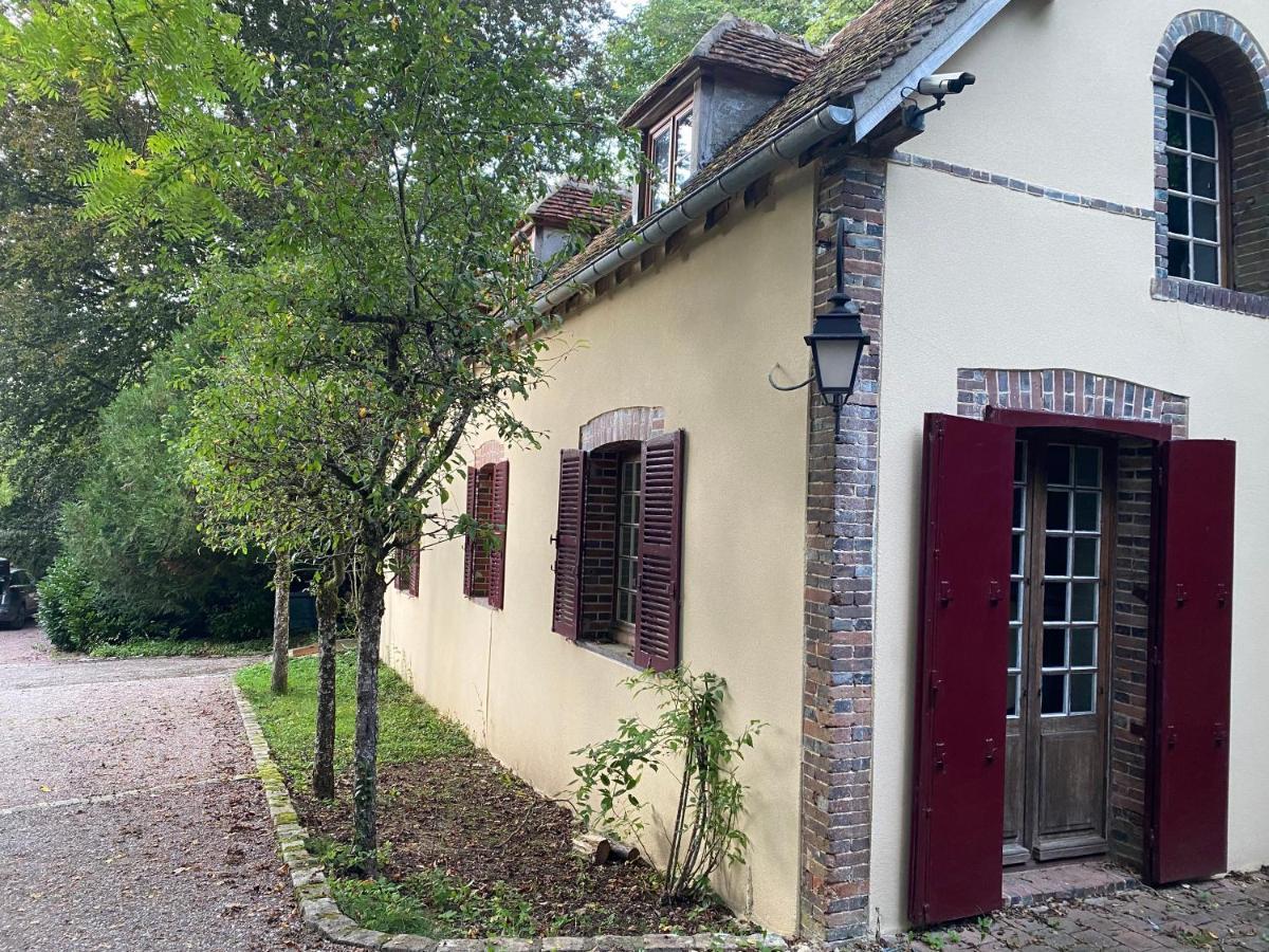 Le Charme Villa Mezilles Exterior photo